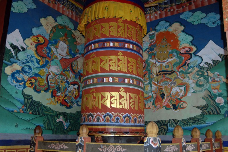 07_PaintingTrongsa-dzong-800x532